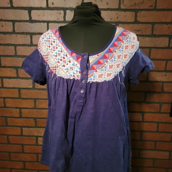 Umgee Mixed Material Navy and print fabric top with cap sleeves and scoop neck. - Picture 1 of 3